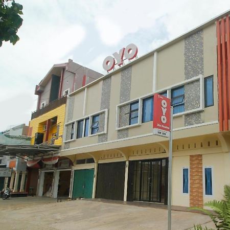 Oyo 2555 Diva Residen Syariah Hotel Jambi Exterior photo