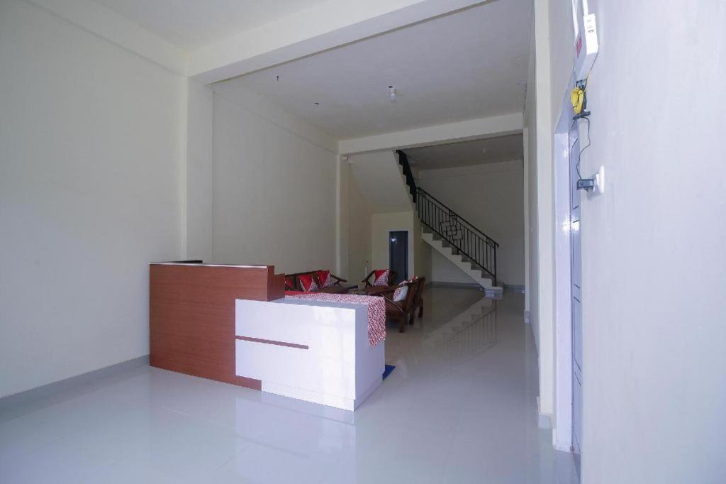 Oyo 2555 Diva Residen Syariah Hotel Jambi Exterior photo