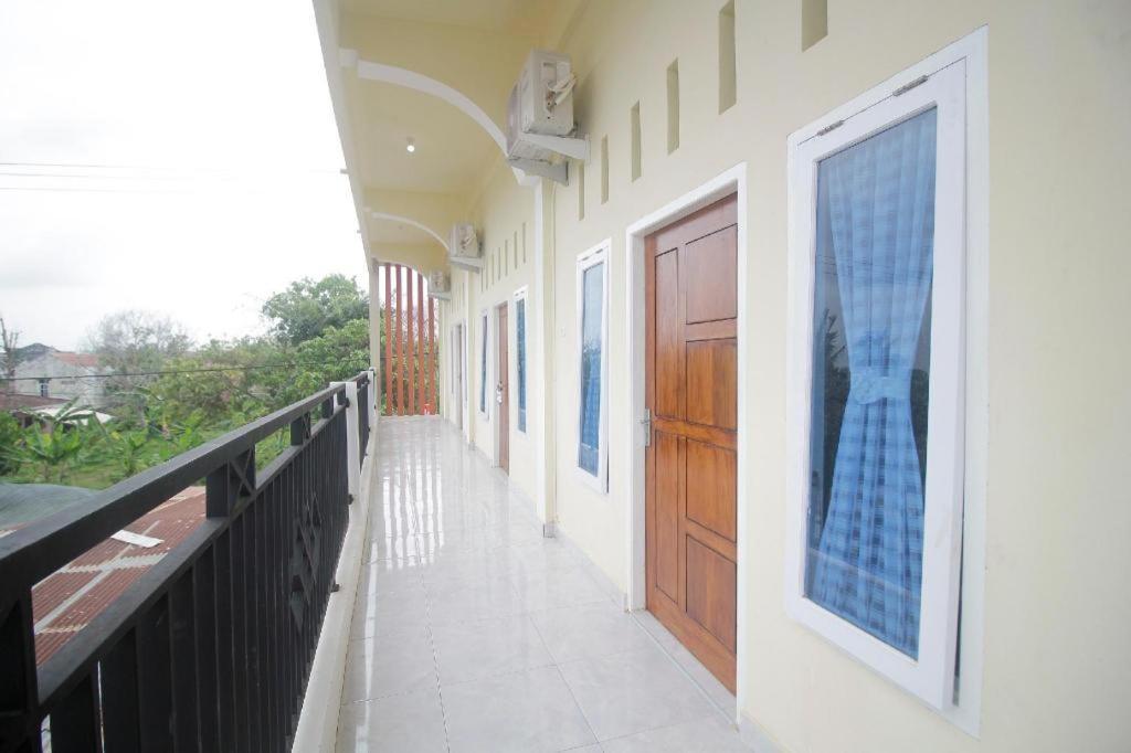 Oyo 2555 Diva Residen Syariah Hotel Jambi Exterior photo