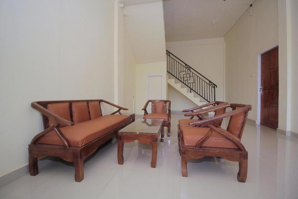 Oyo 2555 Diva Residen Syariah Hotel Jambi Exterior photo