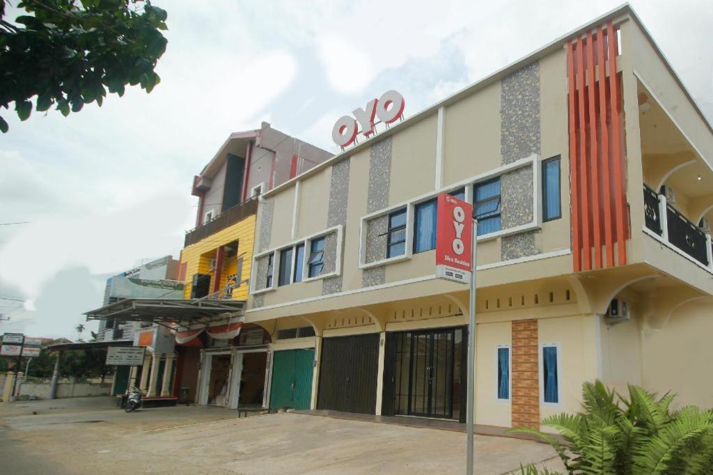 Oyo 2555 Diva Residen Syariah Hotel Jambi Exterior photo