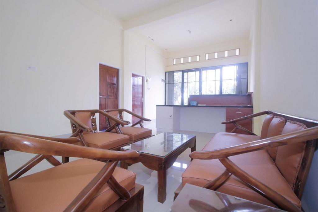 Oyo 2555 Diva Residen Syariah Hotel Jambi Exterior photo
