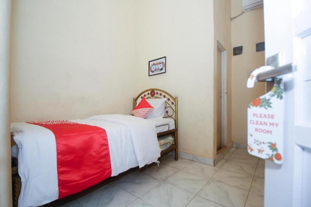 Oyo 2555 Diva Residen Syariah Hotel Jambi Exterior photo