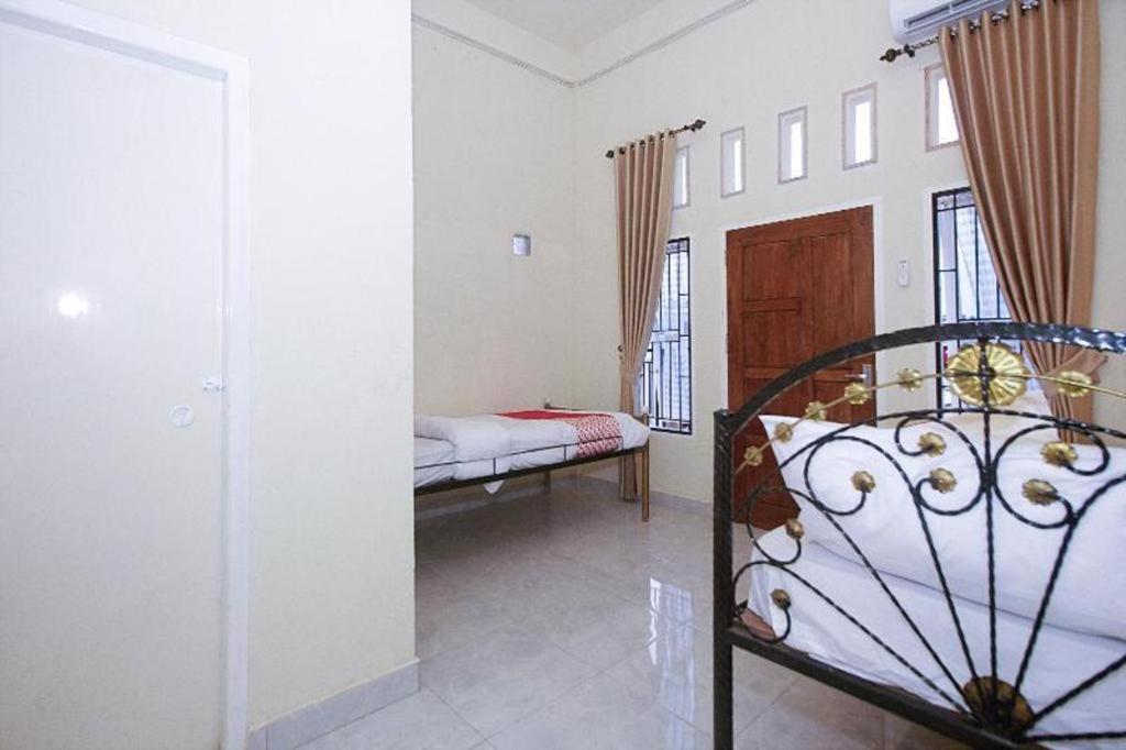 Oyo 2555 Diva Residen Syariah Hotel Jambi Exterior photo