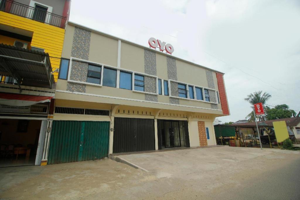Oyo 2555 Diva Residen Syariah Hotel Jambi Exterior photo